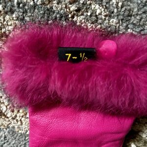 Gloves - Pink leather with faux trim
Size 7 1/2
